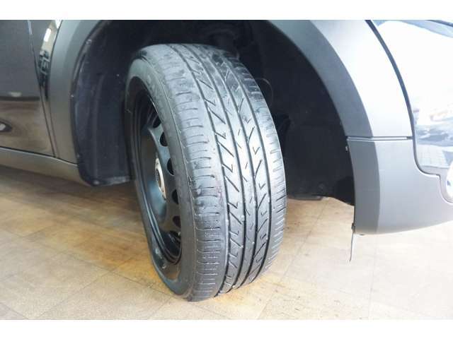 タイヤ溝もご覧の通り十分残っております。