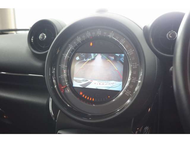 バックカメラ付きですので車庫入れ時もご安心下さい。