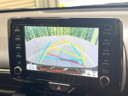 【バックカメラ】駐車時に後方がリアルタイム映像で確認できます。大型商業施設や立体駐車場での駐車時や、夜間のバック時に大活躍！運転スキルに関わらず、今や必須となった装備のひとつです！