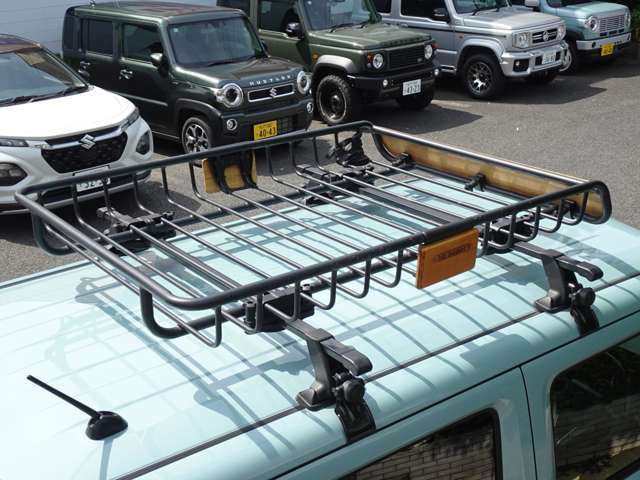 trip basketのウッドパネルは、ニュージーランド産の松を使用した温もりを感じるナチュラルウッドです。