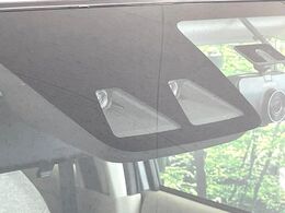 【トヨタセーフティセンス】走行中に前方の車両等を認識し、衝突しそうな時は警報とブレーキで衝突回避と被害軽減をアシスト。より安全にドライブをお楽しみいただけます。
