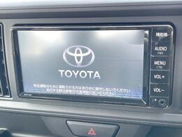 【純正ナビ】人気の純正ナビを装備しております。ナビの使いやすさはもちろん、オーディオ機能も充実！キャンプや旅行はもちろん、通勤や買い物など普段のドライブも楽しくなるはず♪