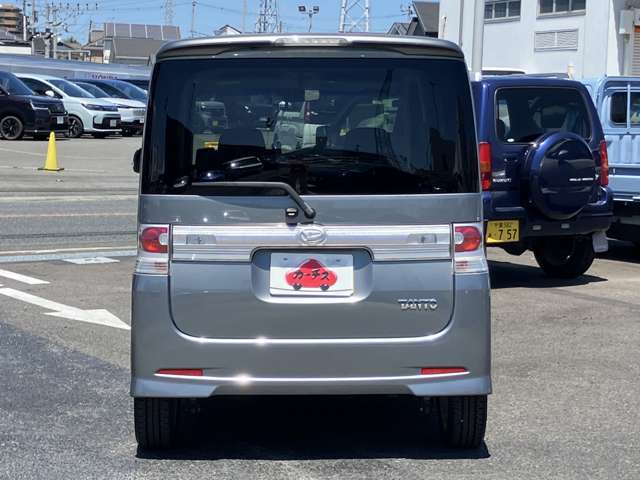 愛車をいつまでも美しく♪ ボディコーティングも承っております。ワックス不要、水洗いだけで簡単に汚れが落とせます♪　お車のご購入と同時の施工をオススメ☆