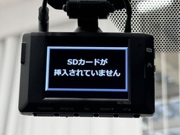 ドライブレコーダー装備してますよ。　思いでの記録や万が一の時の記録にも便利ですね。