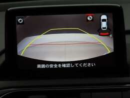 バックモニターが装備されておりますので狭い駐車場でもラクラク♪　視認性もバッチリです。