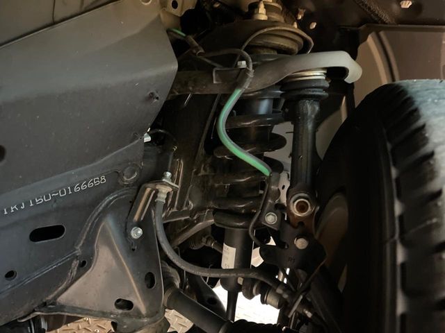 お車を安心してお乗りいただく為には、足回りの定期点検が欠かせません。サービスサポート（有償保証）では無料点検もご提供しており、安心のカーライフをお過ごしいただけるサポート体制が整っています。