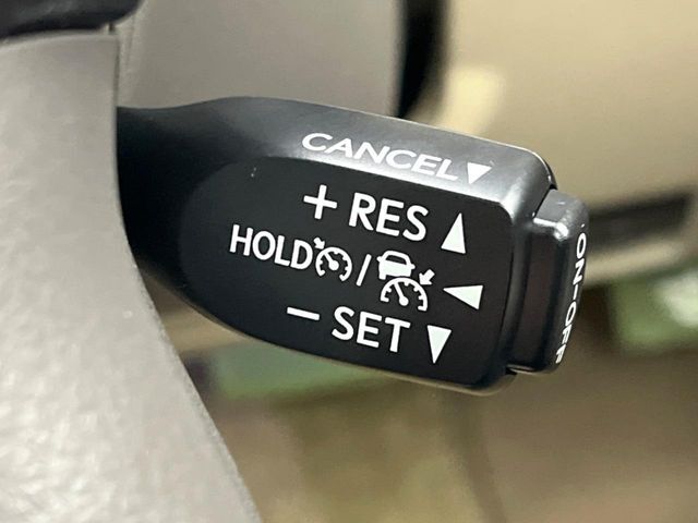 【レーダークルーズコントロール】高速道路での長距離走行が楽に！！自動で速度を保つクルーズコントロールが、衝突軽減システムと連携し、前方の車両を感知して車間を保つように速度調節してくれます！！