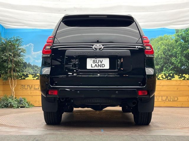 安心の最長10年・走行無制限保証（有償）をご用意。保証内容も充実はもちろん、無料点検＆オイル交換や、年中無休の全国・24時間ロードサービスも付帯されておりますのでご安心下さい。