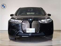 【キドニーグリル】BMWは約90年もの間、ほぼ全ての車両にひと目でBMWだと分かるこの特徴的なフロントグリルが備えられ、デザイン・アイコンとして親しまれてきました。