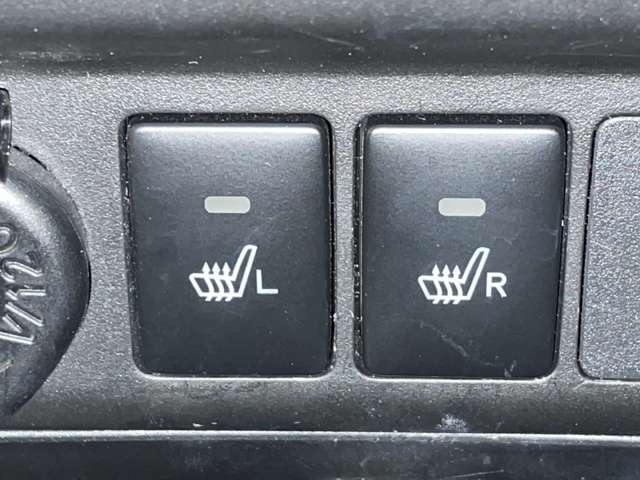 【シートヒーター】シートが暖かくなるので寒い日も快適なドライブが楽しめます！