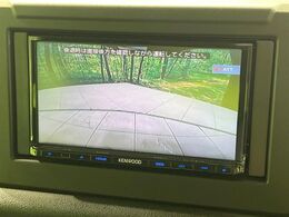 【バックカメラ】駐車時に後方がリアルタイム映像で確認できます。大型商業施設や立体駐車場での駐車時や、夜間のバック時に大活躍！運転スキルに関わらず、今や必須となった装備のひとつです！