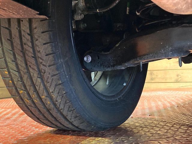 お車を安心してお乗りいただく為には、足回りの定期点検が欠かせません。サービスサポート（有償保証）では無料点検もご提供しており、安心のカーライフをお過ごしいただけるサポート体制が整っています。