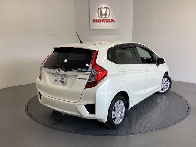 【Honda認定中古車 U-Select】　は3つの安心をお約束します。　1　Hondaのプロが整備した安心。 2　第三者機関がチェックした安心。　3　購入後もHondaが保証する安心。