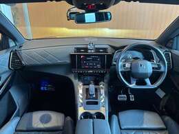 全体を俯瞰してみるとよく分かる、細部までこだわったデザインです！ドライバーの運転姿勢にもこだわっていることがよく分かります！