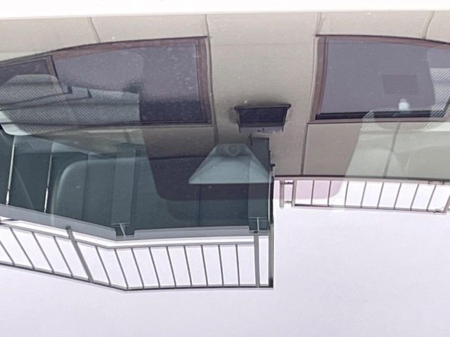 【トヨタセーフティセンス】走行中に前方の車両等を認識し、衝突しそうな時は警報とブレーキで衝突回避と被害軽減をアシスト。より安全にドライブをお楽しみいただけます。