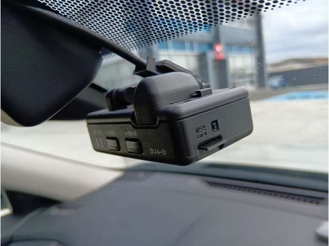 純正の前後ドラレコついてます。