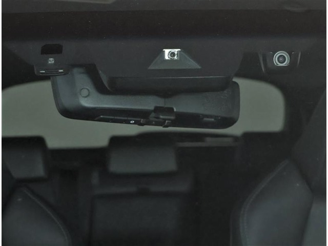 ドライブレコーダー装備：車の走行中の主に外観を中心に記録する撮影機材です！交通事故発生時の責任の所在を明確にしたり、観光等を記録するのにも役立ちます！