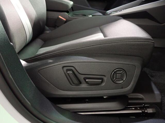 当店は車両の品質・程度に拘っております。内外装を徹底的にクリーニングし、ご来店されたお客様にお車を気に入っていただけるよう努めておりますのできっと満足していただけるかと思います。