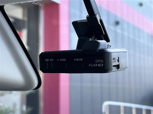 【バックミラー】『バックミラー周辺』の画像になります。写真の内容に関してご不明点、ご質問等がございましたらお気軽にガリバー店舗までお問い合わせください。