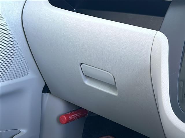 【グローブボックス】『グローブボックス』の画像になります。車検証ケースや日頃使う小物類の収納に便利ですね！写真の内容に関してご質問等がございましたらお気軽にガリバー店舗までお問い合わせください。