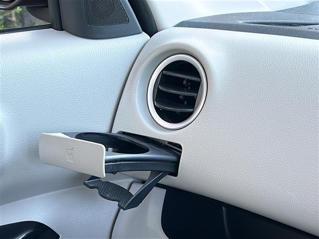 【ドリンクホルダー】『ドリンクホルダー周辺』の画像になります。写真の内容に関してご不明点、ご質問等がございましたらお気軽にガリバー店舗までお問い合わせください。