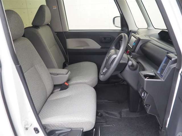 ベンチタイプの運転席シート