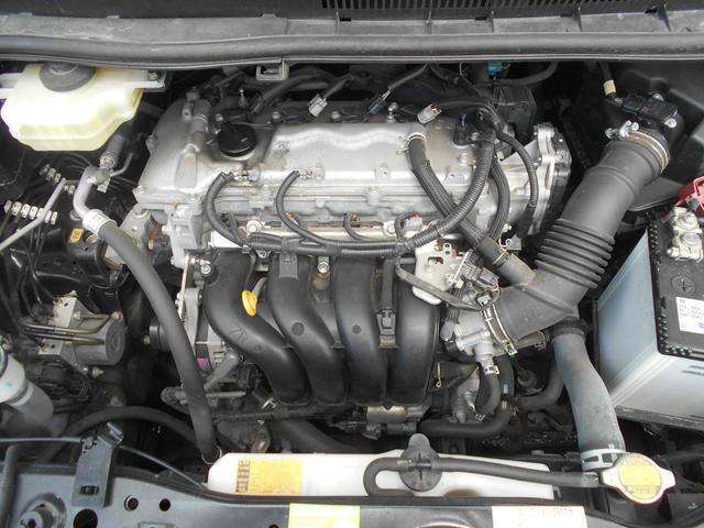 エンジンは車の心臓部分です。このエンジンルームが汚いとトラブルの基になります。当店は徹底的に綺麗にします。