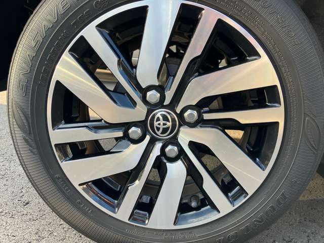 右リヤアルミホイールです。タイヤは納車時新品タイヤに交換いたします！！
