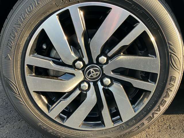 左フロントアルミホイールです。タイヤは納車時新品タイヤに交換いたします！！