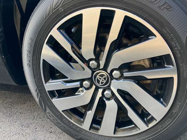 右フロントアルミホイールです。タイヤは納車時新品タイヤに交換いたします！！