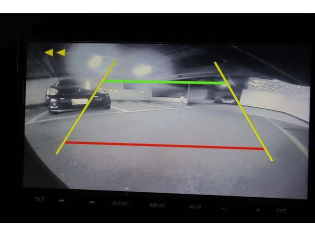 【バックカメラ】後方の映像がモニターで確認できます。駐車が苦手な方にお勧めの補助機能です。