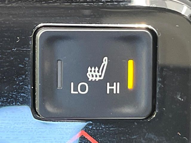 【シートヒーター】寒い日に重宝するシートヒーター！エアコンより早く温まってくれるので寒がりの人も安心ですね♪エアコンの温風は乾燥するから苦手、という方にもをおすすめです。