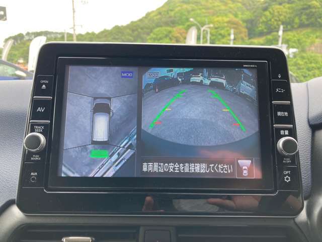 インテリジェントアラウンドビューモニター付きなので、上空から見下ろしているかのような画像ナビに表示します。ひと目で周囲の状況がわかるため、スムーズに駐車できます。