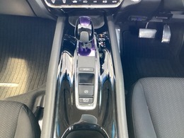 電子制御パーキングブレーキオートブレーキーホールド機能が付いています