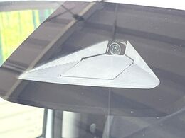 【ホンダセンシング】走行中に前方の車両等を認識し、衝突しそうな時は警報とブレーキで衝突回避と被害軽減をアシスト。より安全にドライブをお楽しみいただけます。