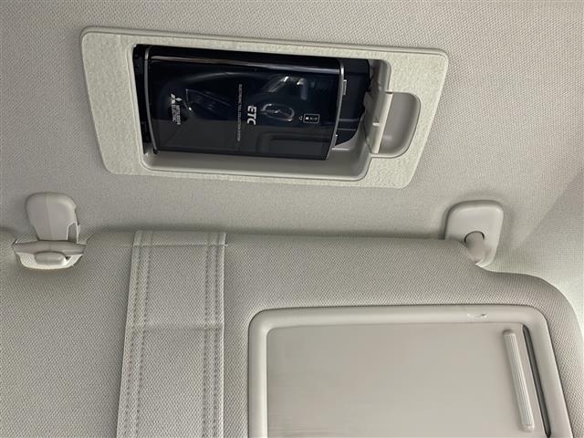 【ETC】有料道路を利用する際に料金所で停止することなく通過できる、ETC車載器（ノンストップ自動料金収受システム機器）が装備されています。セットアップを行うことで利用可能になります。