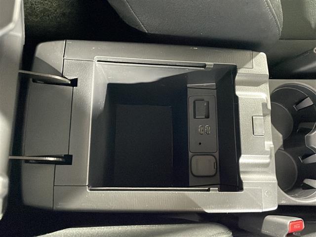 【ドリンクホルダー】長時間のドライブを快適に過ごすために、必須の車内アイテムですね。