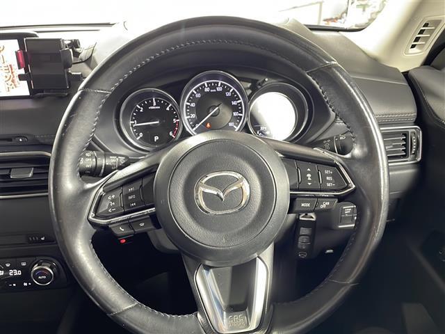 【ステアリング】軽い力で扱いやすいハンドルです。目立つ傷やスレなどなく綺麗な状態です！除菌プランいれていただくとさらに快適に！清潔なお車はお子様にも安心ですね！