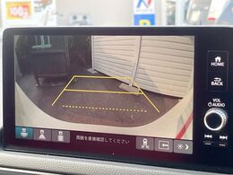 【バックカメラ】駐車時に後方がリアルタイム映像で確認できます。大型商業施設や立体駐車場での駐車時や、夜間のバック時に大活躍！運転スキルに関わらず、今や必須となった装備のひとつです！