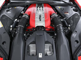 6.5L・V12自然吸気エンジンをフロントに搭載しております。