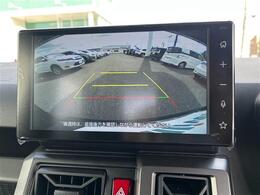 【バックカメラ】駐車時に後方がリアルタイム映像で確認できます。大型商業施設や立体駐車場での駐車時や、夜間のバック時に大活躍！運転スキルに関わらず、今や必須となった装備のひとつです！