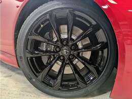 純正オプション21インチアルミホイール！新品タイヤ！足回りリフレッシュ済！キャリパー塗装などお気軽にご相談ください！