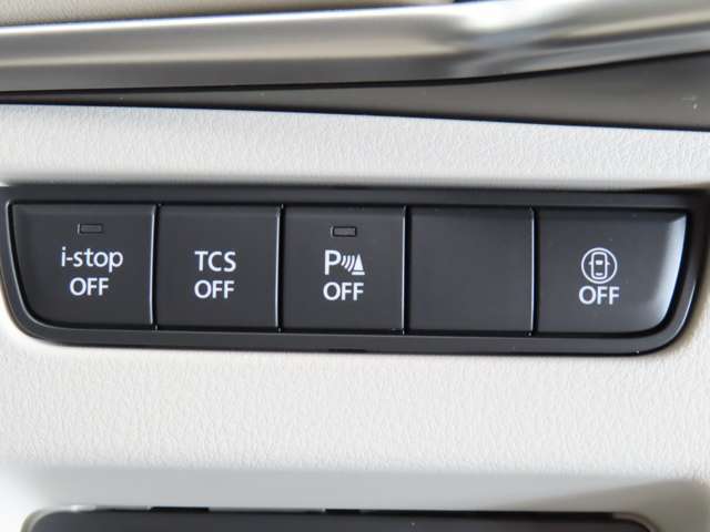 アイドリングストップやトラクションコントロール、パーキングセンサー/OFFスイッチです。その他多数の機能で運転や安全をサポートいたします。