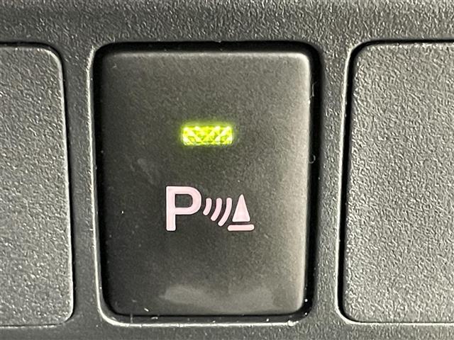 【クリアランスソナー】駐車、発進の低速走行時に、周囲の障害物をブザーとディスプレイ表示でお知らせして、衝突回避をサポートします！