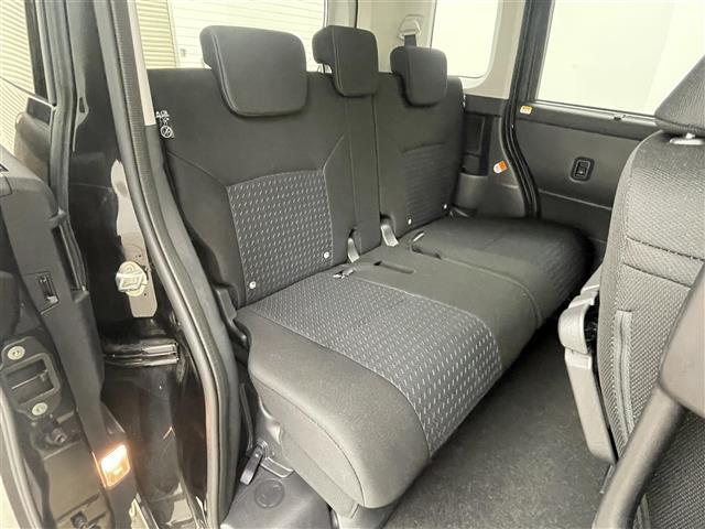 【後部座席】『後部座席周辺』の画像になります。写真の内容に関してご不明点、ご質問等がございましたらお気軽にガリバー店舗までお問い合わせください。