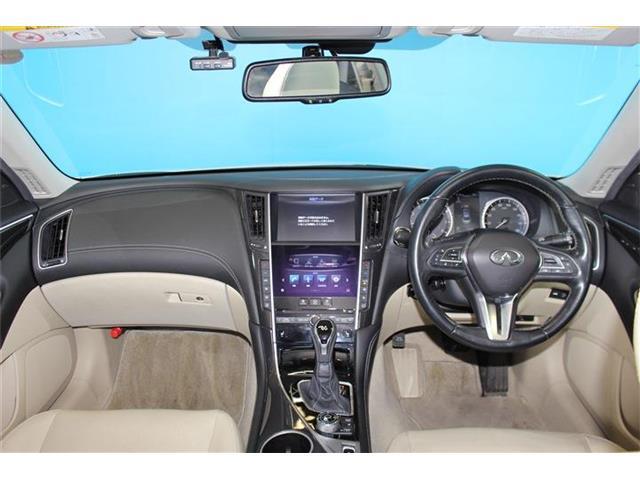 インパネ周りの使用感も少なく、状態の良いお車です！ご不明点やご来店のお際は是非お電話でご連絡下さい！