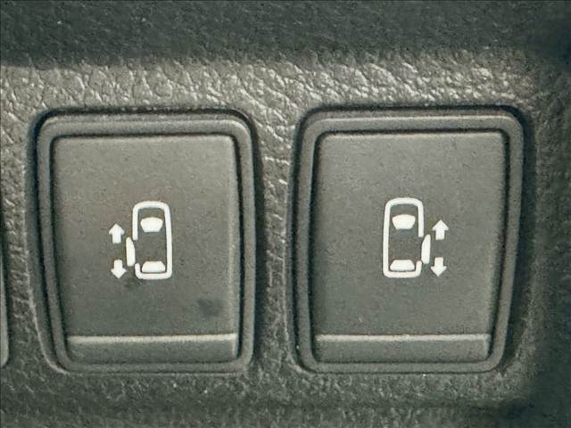 【両側電動スライドドア】運転席よりボタンひとつで開閉可能なスライドドアです。雨の日のお迎えなどに役立ちますね。