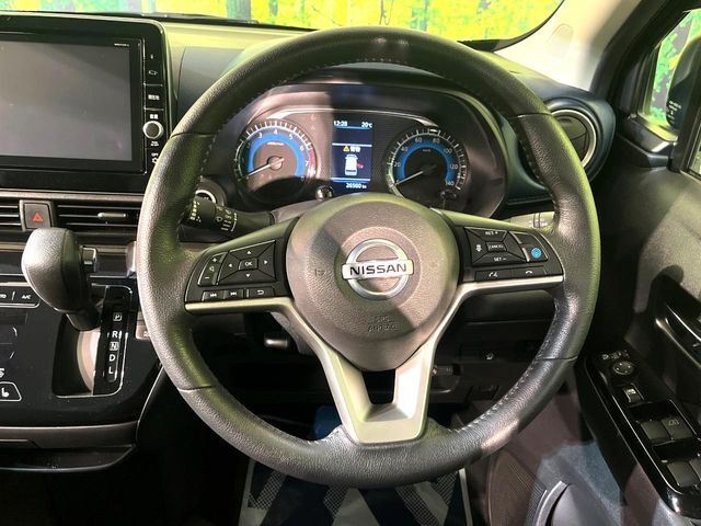 【ステアリングスイッチ】運転中、前方から目線をそらすことなく、オーディオ等の操作が可能な便利機能！安心＆快適なドライブを演出してくれます♪