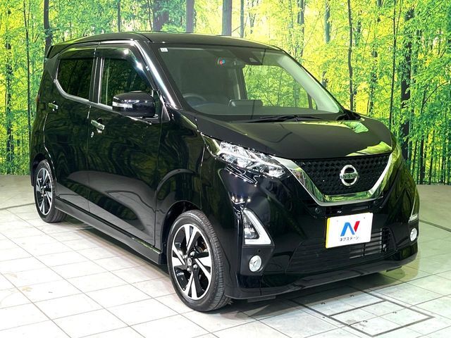 大好評のボディコーティング「弾スプラッシュコート」もご納車までに施工可能。通常のガラスコートと異なる、耐久年数6年の無機質ガラスコーティングが、ボディをキレイな状態に保ってくれます。