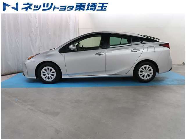 【サイド】コーナーセンサーをクルマの前後に装備。障害物までの距離に応じて警告音を変えて知らせてくれます。